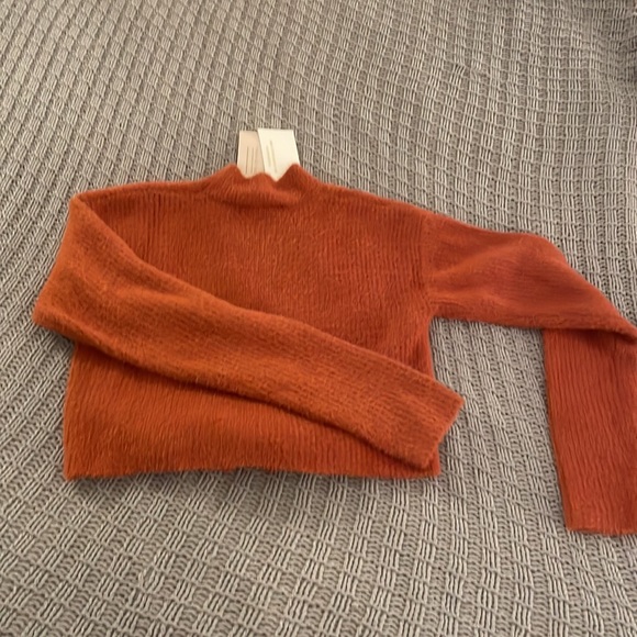 NWT Cropped Turtle Neck Sweater - Picture 3 of 4